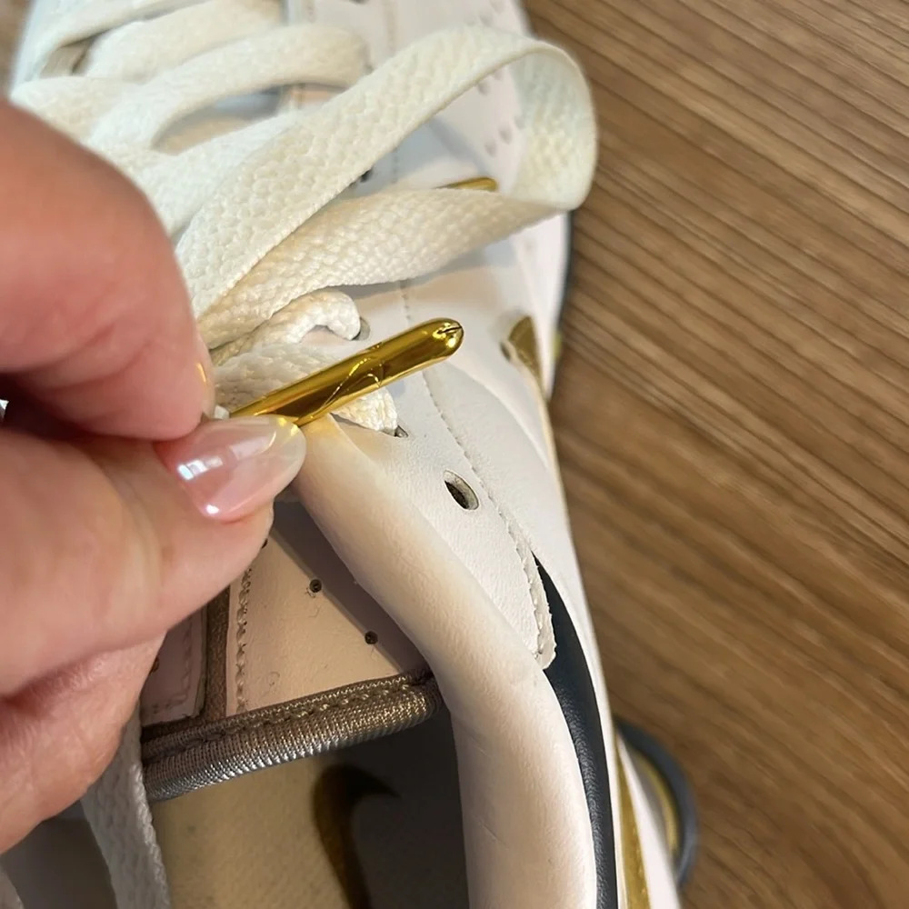 Nike Women’s Collectors Edition Gold Shox - Picture 9 of 10